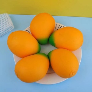 Juguete Blandito Realista de Mango y Naranja - Fruta Suave Antiestrés para Niños y Adultos, Ideal para la Oficina, Diversión, Relajación y Alivio del Estrés - Product Image 2