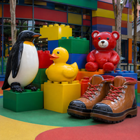 Sculpture d'ours en résine polyester écologique, taille réelle, thème pingouin en bottes de randonnée, canard jaune, pour exposition de briques Lego, parc à thème