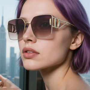 Gafas de sol cuadradas de lujo para mujer con protección UV400, montura de metal y plástico, lentes de PC, gafas de sol de moda para exteriores. - Product Image 2