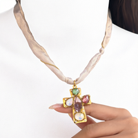Collier pendentif en acier inoxydable pour femme Gaovo avec coquillage de poisson marin et strass colorés incrustés, bijoux de vacances à la plage