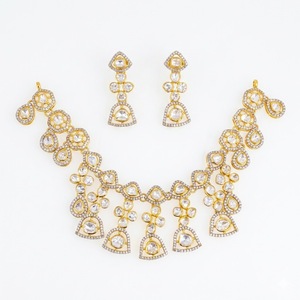 Conjunto de Collar y Pendientes de Plata 925 con Moissanita y Kundan, Joyería Nupcial de Diseño, Colección Tradicional para Mujer, Regalo - Product Image 1