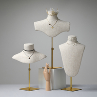 Vitrine de magasin de bijoux Présentoir en porte-bijoux en microfibre personnalisé Présentoir pour colliers Présentoir en métal Buste Mannequins