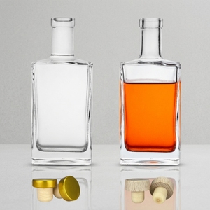 Bouteille en verre vide transparente carrée 500ml <span class=keywords><strong>700ml</strong></span> 750ml pour spiritueux/<span class=keywords><strong>gin</strong></span> avec bouchon en liège et capuchon en bois - Product Image 4