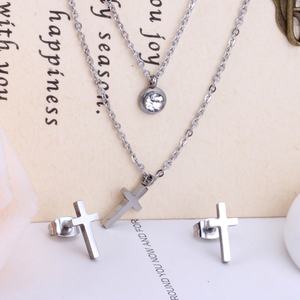 Ensemble de bijoux tendance personnalisable en gros, collier double et boucles d'oreilles en acier inoxydable plaqué or 18 carats PVD avec zircon - Product Image 6