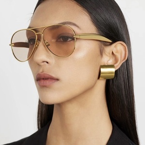 2025 en forma <span class=keywords><strong>de</strong></span> <span class=keywords><strong>gafas</strong></span> <span class=keywords><strong>de</strong></span> <span class=keywords><strong>sol</strong></span> para mujer, nuevas <span class=keywords><strong>gafas</strong></span> <span class=keywords><strong>de</strong></span> <span class=keywords><strong>sol</strong></span> lisas Retro <span class=keywords><strong>de</strong></span> Metal, <span class=keywords><strong>gafas</strong></span> <span class=keywords><strong>de</strong></span> <span class=keywords><strong>sol</strong></span> <span class=keywords><strong>de</strong></span> moda para mujer avanzadas - Product Image 1