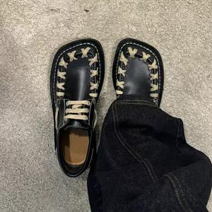 Chaussures plates pour femmes en cuir végétalien de haute qualité, style Derby, à bout carré, décontractées, rétro, britanniques, fabriquées sur mesure - Product Image 3