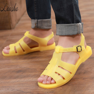 Taglie forti <span class=keywords><strong>sandali</strong></span> romani per uomo <span class=keywords><strong>donna</strong></span> in plastica PVC giallo gelatina <span class=keywords><strong>sandali</strong></span> con fibbia alla caviglia <span class=keywords><strong>sandali</strong></span> piatti da spiaggia - Product Image 5