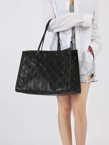 Sac fourre-tout en PU grande capacité pour femme, haute qualité, fermeture ouverte, style identique à celui des célébrités d'Internet, confortable à porter à l'épaule ou sous le bras - Product Image 2