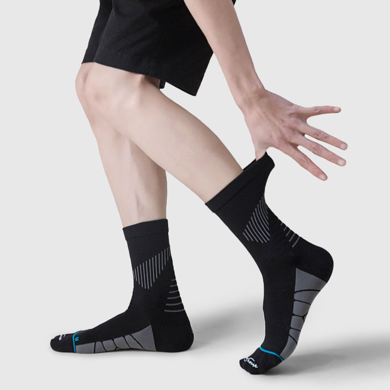 Professional Wholesale Custom Moisture-Wicking Anti-Slip Sports Training Athletic Grip Socks Hiking Socks