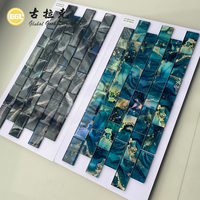 Mosaïque en verre bleu artisanal pour murs décoratifs de luxe et intérieurs contemporains