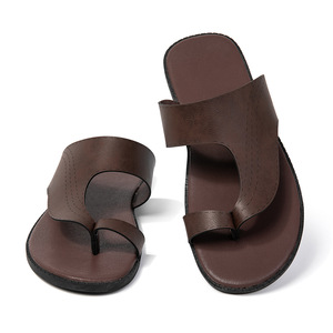 Tongs en cuir véritable pour hommes, semelle extérieure en caoutchouc souple, sandales d'été pour l'extérieur, design à bout ouvert - Product Image 1