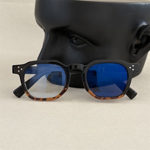 Lenti Ottiche Fotocromatiche Classiche, Occhiali Cangianti per Donne, Fotogrigi Antiriflesso, Anti-UV400 per Pesca, Uso Esterno e Interno - Product Image 1