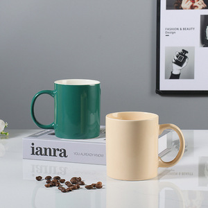 Tazas de cerámica de color sólido simples de CCH Wholesale como regalos promocionales publicitarios creativos - Product Image 2
