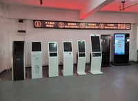 Banques/hôpitaux/cliniques personnalisés Autre équipement de service Numérotation des files d'attente Système d'attente à affichage de jeton du système d'attente des clients
