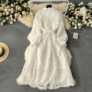 LE2356 Abito Midi da Donna in <span class=keywords><strong>Pizzo</strong></span> Traforato per Feste, con Ricamo Elaborato Floreale, Vestibilità Slim e <span class=keywords><strong>Maniche</strong></span> a Sbuffo - Product Image 4