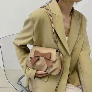 Sac bandoulière plissé Bowspure 2024 Nouvelle Collection Femme Style Rétro avec Grand Nœud, en PU, Fermeture Éclair, Couture Câblée, Décontracté - Product Image 3