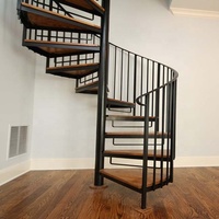 Escalier en colimaçon intérieur moderne Prima en acier inoxydable avec garde-corps en verre et fer forgé, écologique, sûr, durable, garantie 5 ans