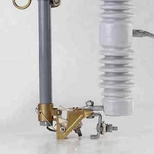 Découpes SMCIO Loadbreak avec <span class=keywords><strong>Type</strong></span> <span class=keywords><strong>de</strong></span> <span class=keywords><strong>goulotte</strong></span> d'arc 15KV 24kv 27KV Prix <span class=keywords><strong>de</strong></span> découpe <span class=keywords><strong>de</strong></span> fusible Isolateur en plastique haute tension IEC 100A 200A - Product Image 3