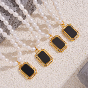 قلادة بينغشين الأنيقة ذات اللؤلؤ الطبيعي بأسلوب عصري مع قلادة مربعة مرصعة بالألماس من الفولاذ المقاوم للصدأ - Product Image 4