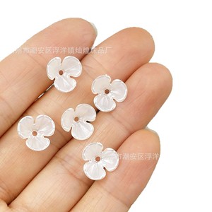 Cubierta de flor de tres pétalos acrílica perlada para joyería DIY, horquilla nupcial, pendiente, broche, 12mm, blanca - Product Image 5