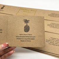 Les manches en papier kraft recyclé personnalisé avec impression or pour l'emballage écharpe chaussette