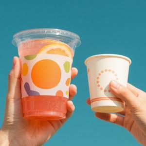 แก้วกาแฟกระดาษพิมพ์ลายตามสั่ง ขนาด 12 ออนซ์ ลายคริสต์มาส แบบผนังเดียว สำหรับเครื่องดื่มเย็น พร้อมปลอกหุ้ม สำหรับร้านกาแฟ - Product Image 1