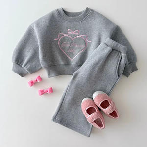 Nouvel ensemble printemps-automne 2025 pour enfants : sweat à capuche brodé en toile avec motif cœur, col rond, pour garçons et filles, deux pièces - Product Image 5