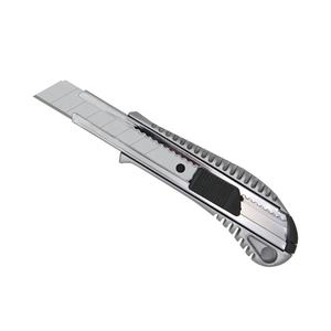 มีดตัด<span class=keywords><strong>แบบ</strong></span>หักได้ขนาด 18 มม. สำหรับงานหนัก พร้อมตัวล็อคด้านข้าง ตัวเครื่องทำจากอะลูมิเนียม ปลอกหนา และฟังก์ชันพับเก็บได้ สำหรับงานปูพื้น - Product Image 3