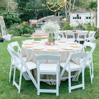 Chaise de salle à manger pliante moderne d'extérieur en plastique blanc, style Chiavari en résine PP, pour banquets, événements et hôtels (vente en gros)