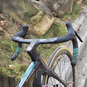 Ruban de guidon de vélo en PU en gros, antidérapant, absorbant les chocs, pour vélo de route, avec embouts, accessoires de cyclisme - Product Image 4