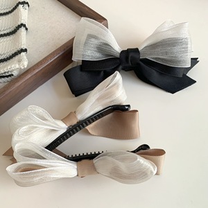 กิ๊บติดผมรูปกล้วยสไตล์เกาหลีแบบขายส่ง ดีไซน์โบว์แฟชั่น สีดำและสีขาว กันลื่น ของตกแต่งผมส่วนตัวสำหรับผู้หญิง - Product Image 6