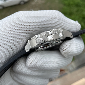 STEELDIVE SD1984 Nouvelle Arrivée 42.2MM Design Tendance Insert de Lunette en Acier Étanche 200M Mouvement Automatique NH36 Montre de Plongée Saphir - Product Image 4