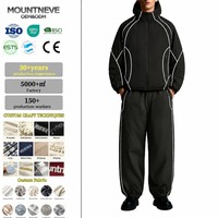 Conjunto de chándal para hombre con chaqueta con capucha y cremallera completa con ribetes en contraste y pantalones jogger, de tejido de caparazón oversize, estilo streetwear, fabricación personalizada