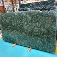 Table basse sur mesure en pierre verte indienne polie et en marbre mosaïque, grande dalle, pour villa, salon intérieur