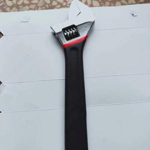 Llave Inglesa Ajustable de Acero 45, Métrica, con Mordaza Dentada, Grado Industrial, 240g, Forjada y Recubierta - Product Image 1