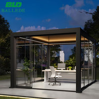Pergola extérieure imperméable 12'x18' avec stores automatiques, gazebo en aluminium avec murs en verre et éclairage LED pour usage professionnel