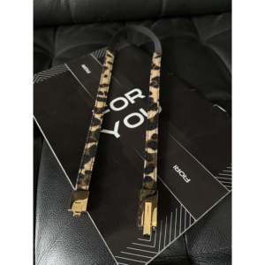 Cinturón de PU con estampado de leopardo para mujer de Fiori con hebilla de aleación para vestidos de moda y accesorios de atuendo. - Product Image 1