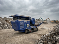 Concasseur à mâchoires mobile sur chenilles UJC704 avec moteur AC, engrenage et PLC, capacité de 30-50t/h pour le recyclage des déchets de construction en béton