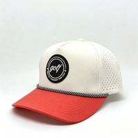 Casquette de golf personnalisée perforée au laser avec patch en caoutchouc PVC bicolore, respirante, structurée à 5 panneaux, style trucker sport