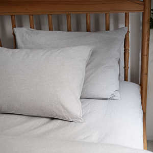 Taie d'oreiller 100% coton lavé, couleur gris avec motif rayé, haute qualité, douce, respirante, pour hôtel et maison - Product Image 1