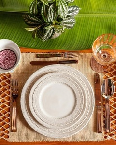 Service de vaisselle en céramique ivoire, assiettes en porcelaine à dentelle en relief, assiettes à dessert crème pour boutique, cadeau, décoration intérieure, ou cadeau de pendaison de crémaillère - Product Image 1