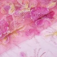 Tissu de dentelle de maille de paillettes de ruban de luxe brodé avec le tissu de dentelle perlée de fleurs 3D brodé