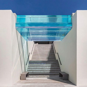 ผนังอะคริลิคแบบกำหนดเองสำหรับการออกแบบสระว่ายน้ำยกระดับพื้นที่กลางแจ้งของคุณด้วยบริการตัดการประมวลผลที่สวยงาม - Product Image 4