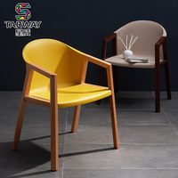 Chaise de salle à manger moderne en plastique PP avec accoudoirs en bois massif, chaise de salon, chaise de restaurant Golden Award