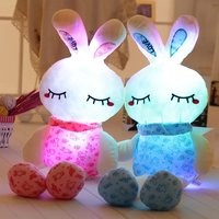 Vente en gros de lapin à longues pattes lumineux de dessin animé LOVE peluche douce animal lapin à DEL
