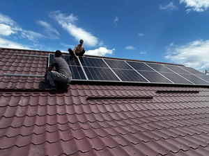 2025 Ne5w 10kwオフグリッドハイブリッドソーラーシステムキット家庭用スタック可能リチウム電池保護缶通信ポート - Product Image 5