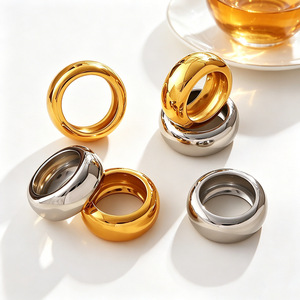Anillo de Cóctel de Acero Inoxidable Chapado en Oro, Talla US 6, No Ajustable, Joyería Moderna Unisex para Uso Diario - Product Image 1