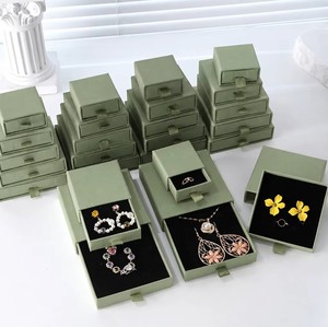 Caja de Regalo de Joyería de Papel Cuadrada de Lujo en Verde <span class=keywords><strong>Oliva</strong></span> con Relieve, Cierre Deslizante y Tamaño Personalizado, Lista para Enviar - Product Image 2