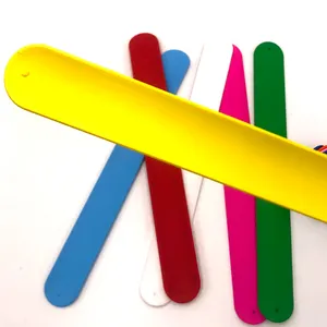 Bán Buôn Nhà Máy Tùy Chỉnh Silicone Dây Đeo Cổ Tay Silicone Tát Vòng Đeo Tay Biểu Tượng Tùy Chỉnh Màu Sắc Mô Hình Snap Tát Vòng Đeo Tay Ban Nhạc