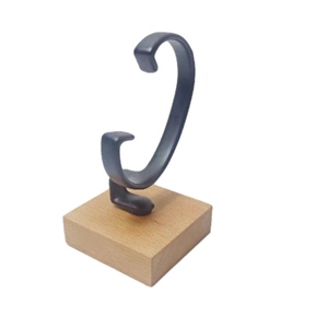 Exhibidor de Relojes Moderno de Acrílico y Madera Personalizado de Lujo, Acabado Transparente, Grabado Láser con Logotipo para Tiendas Minoristas - Product Image 3